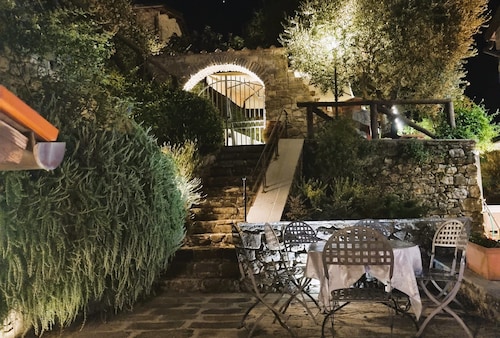 Costola, private pool, stunning mountain views. Chef on request.