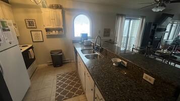 Coffee/tea maker, microwave, oven, stovetop