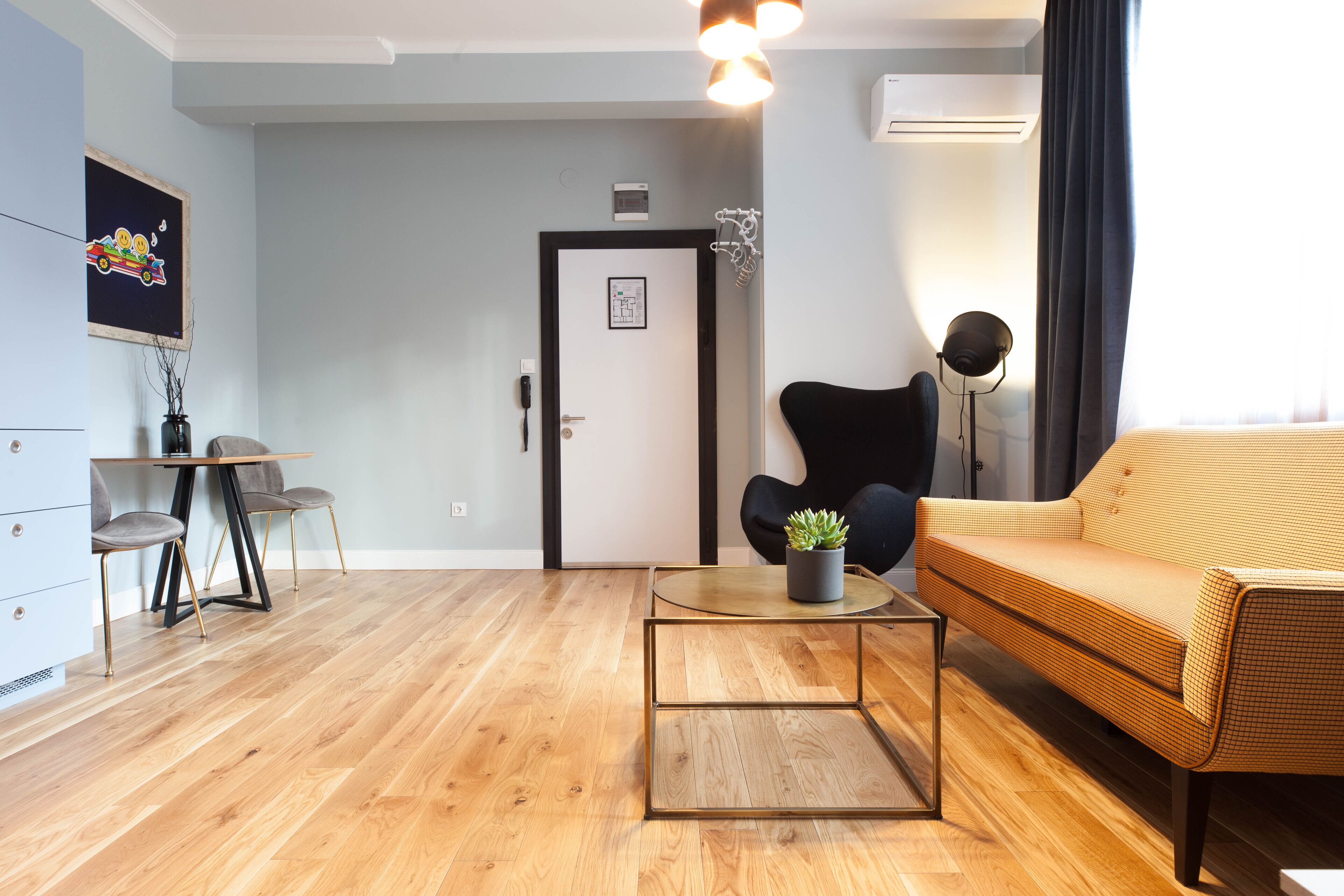 deluxe suite | living area | 49-inch led tv with digital channels, tv