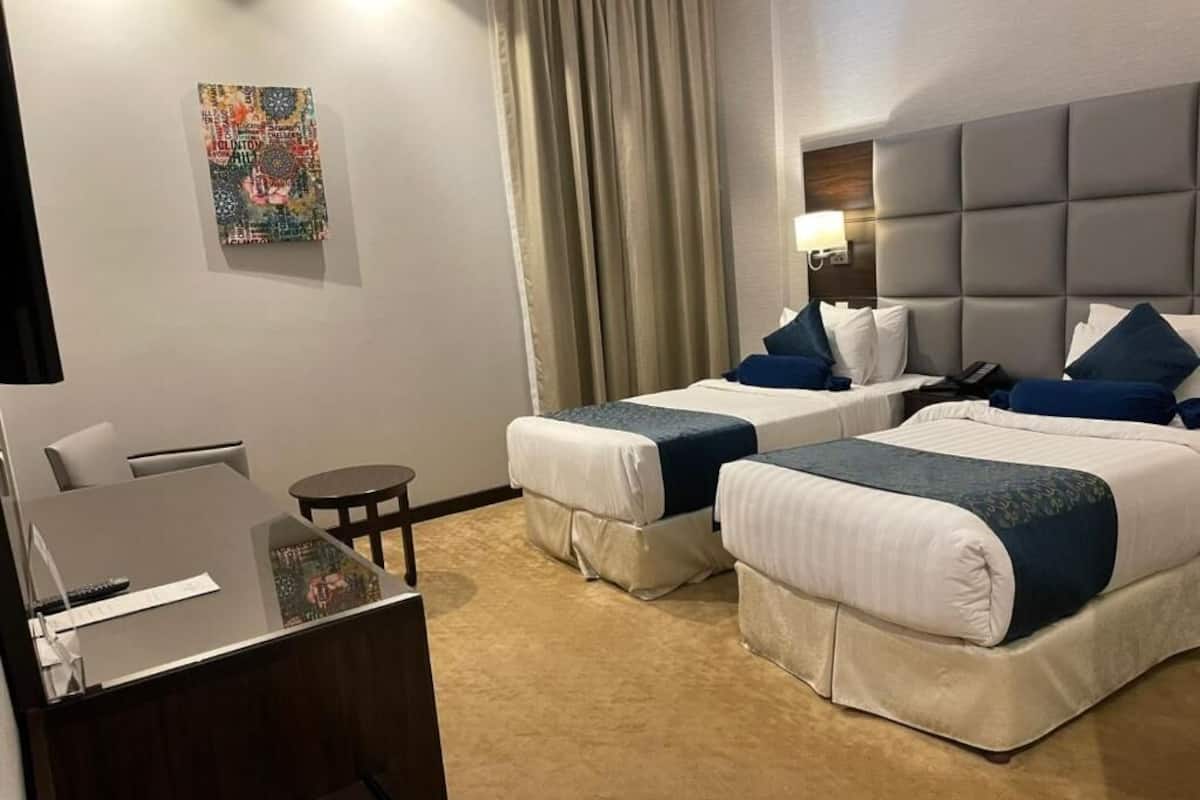 Rom – deluxe, 2 enkeltsenger | Minibar, safe på rommet, lydisolert og strykejern/-brett