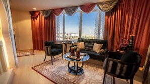 Executive Suite | Minibar, in-room safe, soundproofing, iron/ironing board - Holiday Villa Hail Hotel (Ha'il)