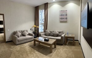 Junior Suite | Living area | 40-inch flat-screen TV with satellite channels, TV - Holiday Villa Hail Hotel (Ha'il)