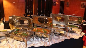 3 間餐廳,供應亞洲料理