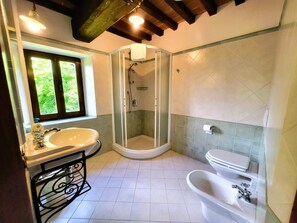 Ensemble douche/baignoire, bidet