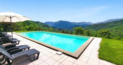 Vallecchia Sotto,villa de 5 dormitorios,piscina privada, excelentes vistas, WIFI