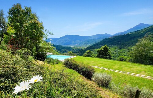 Vallecchia Sotto, 5 bed villa, private pool, great views, WIFI