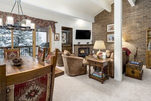 Townhome - 4 sovrum | Vardagsrum | Smart-tv