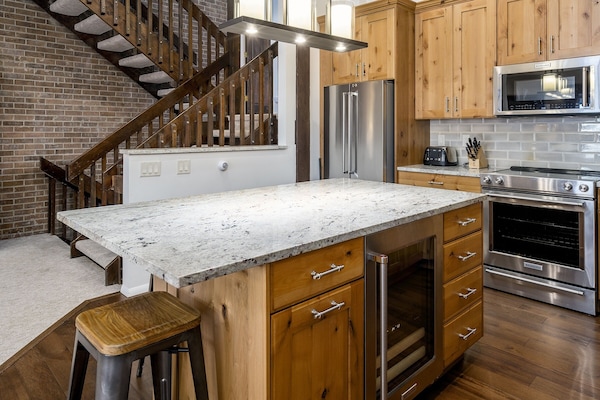 Townhome, 4 Bedrooms | Private kitchen | Fridge, oven, coffee/tea maker, toaster