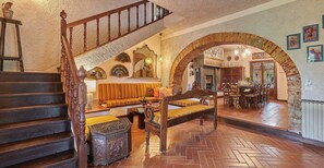 Smart TV, fireplace, DVD player, stereo