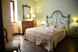 7 bedrooms, iron/ironing board, free WiFi, bed sheets