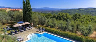 Home Cinema • Private Pool & Hot Tub • Sleeps 12 (6 Bathrooms)