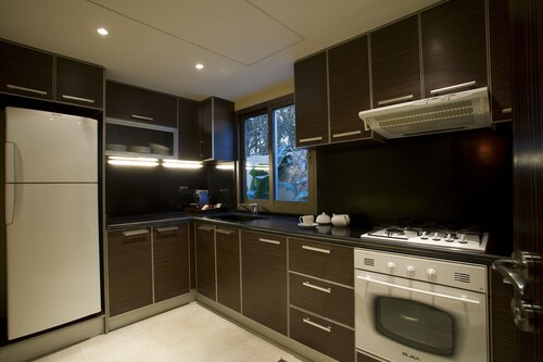 Sea-front fully serviced 2 bedroom apartment-LG