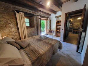 6 bedrooms, iron/ironing board, travel cot, free WiFi - Villa with private pool, terrace and garden, WIFI! (Castelnuovo di Garfagnana)