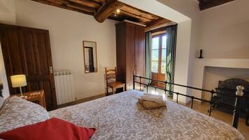 6 camere, ferro/asse da stiro, culla da viaggio, Wi-Fi gratuito