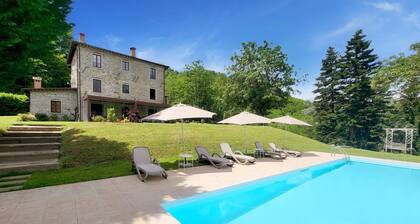 Filicaia - Maison de campagne,grande piscine privée. WIFI. A' pied à la riviÚre.