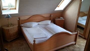 Suite | Free cribs/infant beds, free WiFi, bed sheets