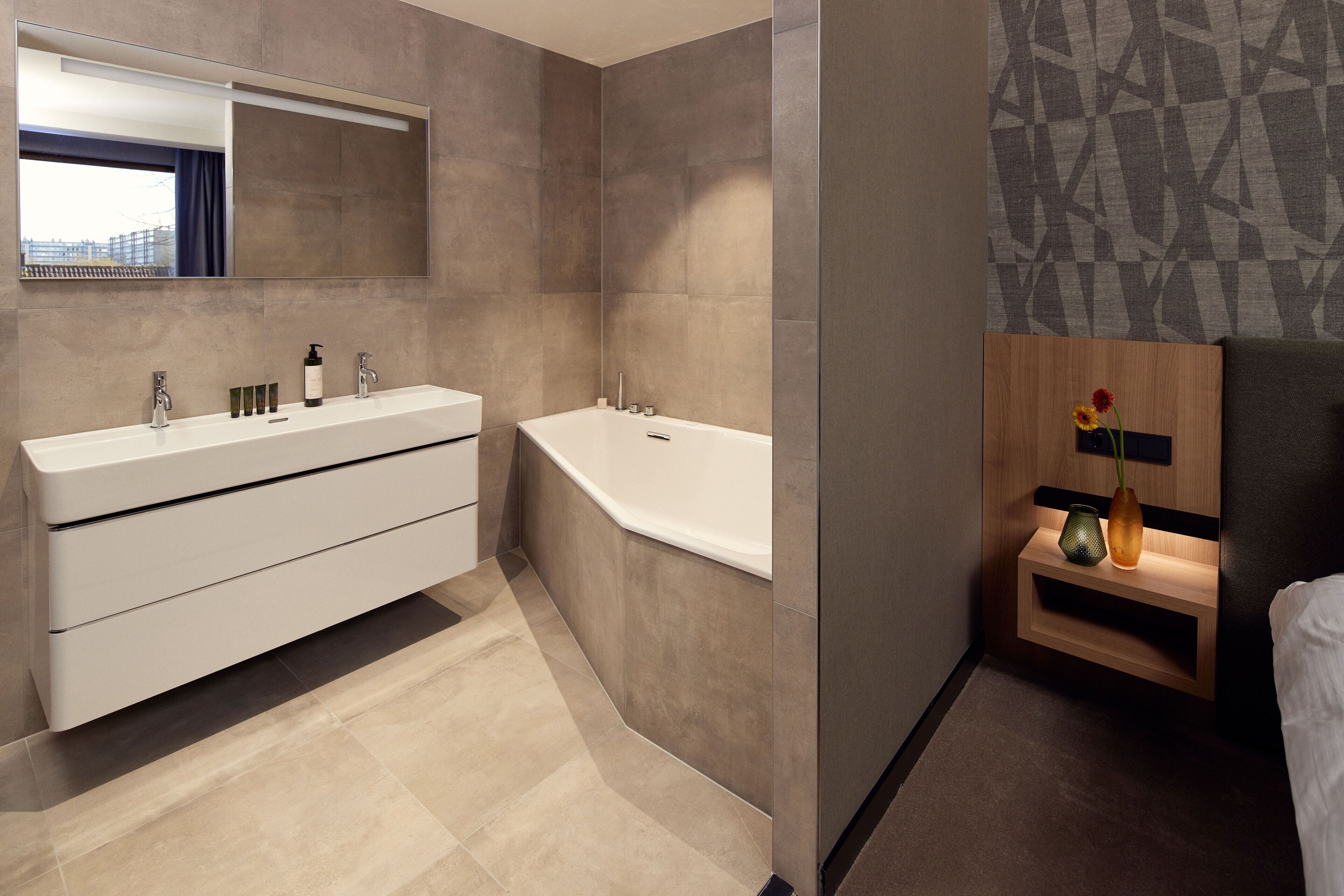 superior double room, 1 king bed, non smoking | bathroom | free toiletries, hair dryer, towels, soap