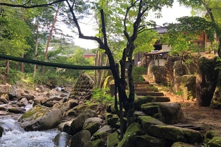 Property grounds. Supervised by Sukiya architect Kisaburo Fujii Spa / Takayama Gifu