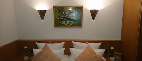 Standard-Doppelzimmer, mit Bad, Blick auf den Innenhof (Doppezlzimmer Nr. 3)