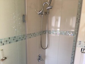Habitación estándar | Ducha del cuarto de baño