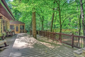 Cabin, 1 King Bed with Sofa bed, Hot Tub | Terrace/patio
