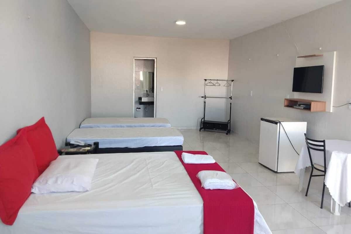 Habitación triple ejecutiva | Minibar, tabla de planchar con plancha y wifi gratis