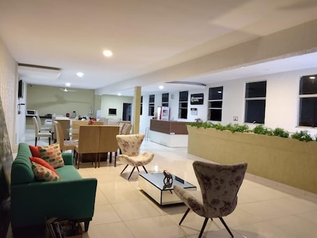 Lobby lounge. Confiance Hotel