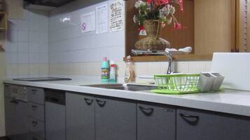 Fridge, microwave, stovetop, cookware/dishes/utensils