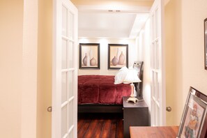 2 chambres, fer et planche à repasser, Wi-Fi gratuit, draps fournis