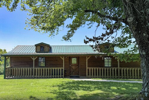 Open Concept Cabin for 2 - Near Ark Encounter!
