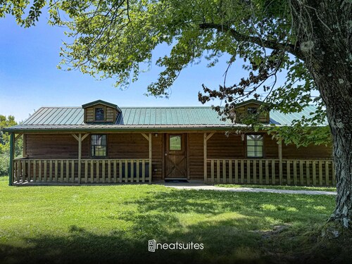 Open Concept Cabin for 2 - Near Ark Encounter!