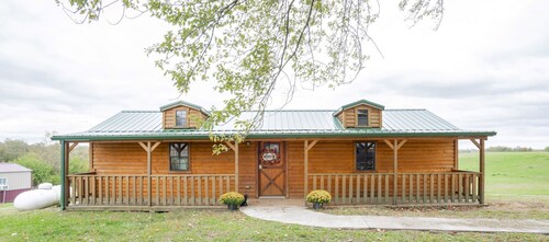 Open Concept Cabin for 2 - Near Ark Encounter!