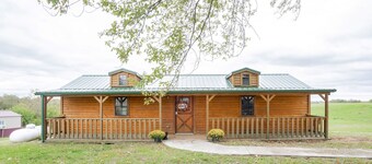 Open Concept Cabin for 2 - Near Ark Encounter!