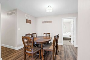 Unclassified image, 2 of 23, button