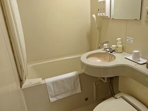 Secadora de cabello, toallas, jabón, shampoo 