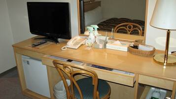 1 bedroom, desk, free WiFi, bed sheets