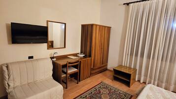 Doppelzimmer | Schreibtisch, kostenloses WLAN, BettwÀsche