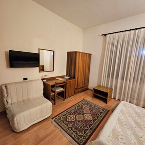 Habitación doble | Escritorio, wifi gratis, ropa de cama