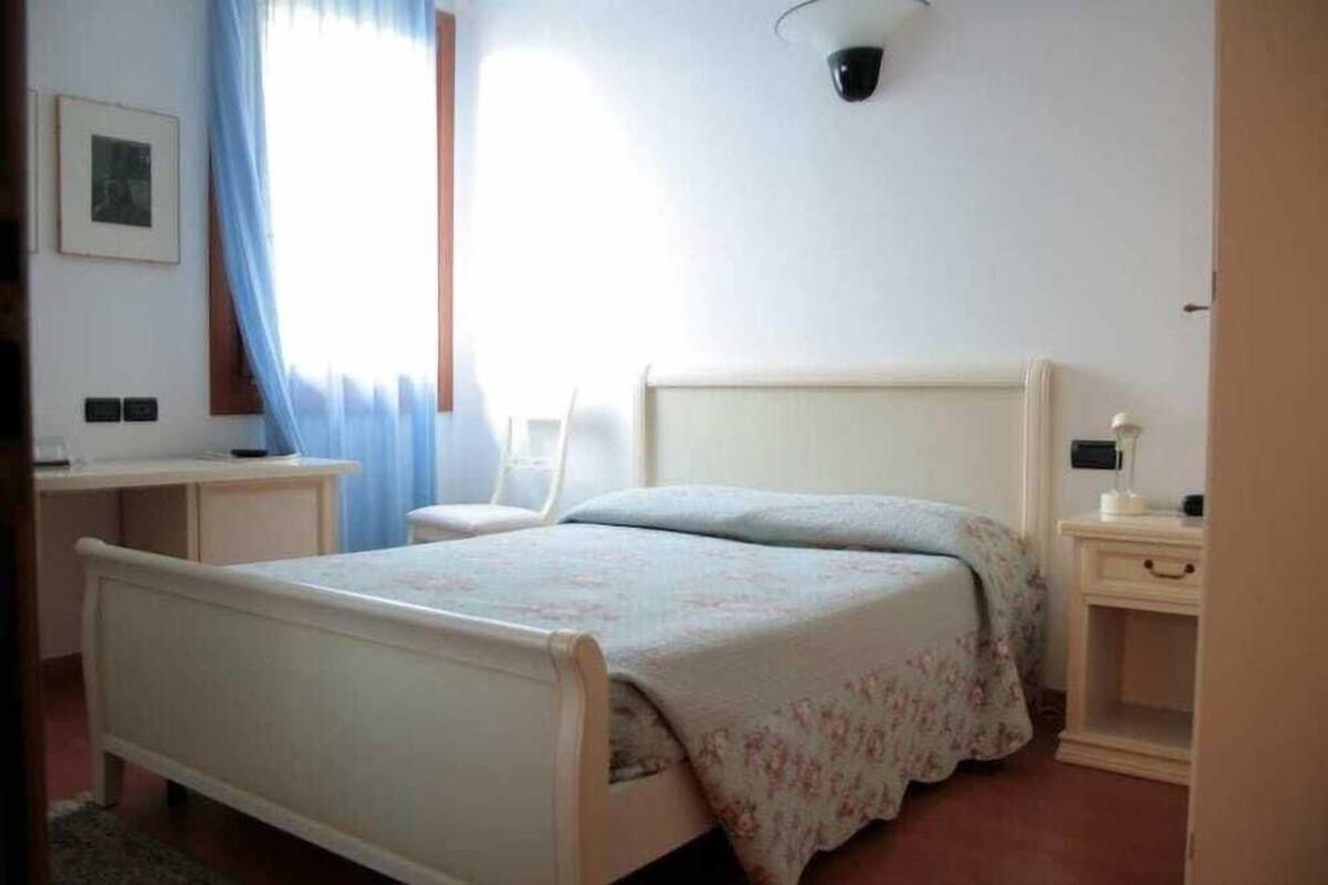 Desk, WiFi (free), bed sheets