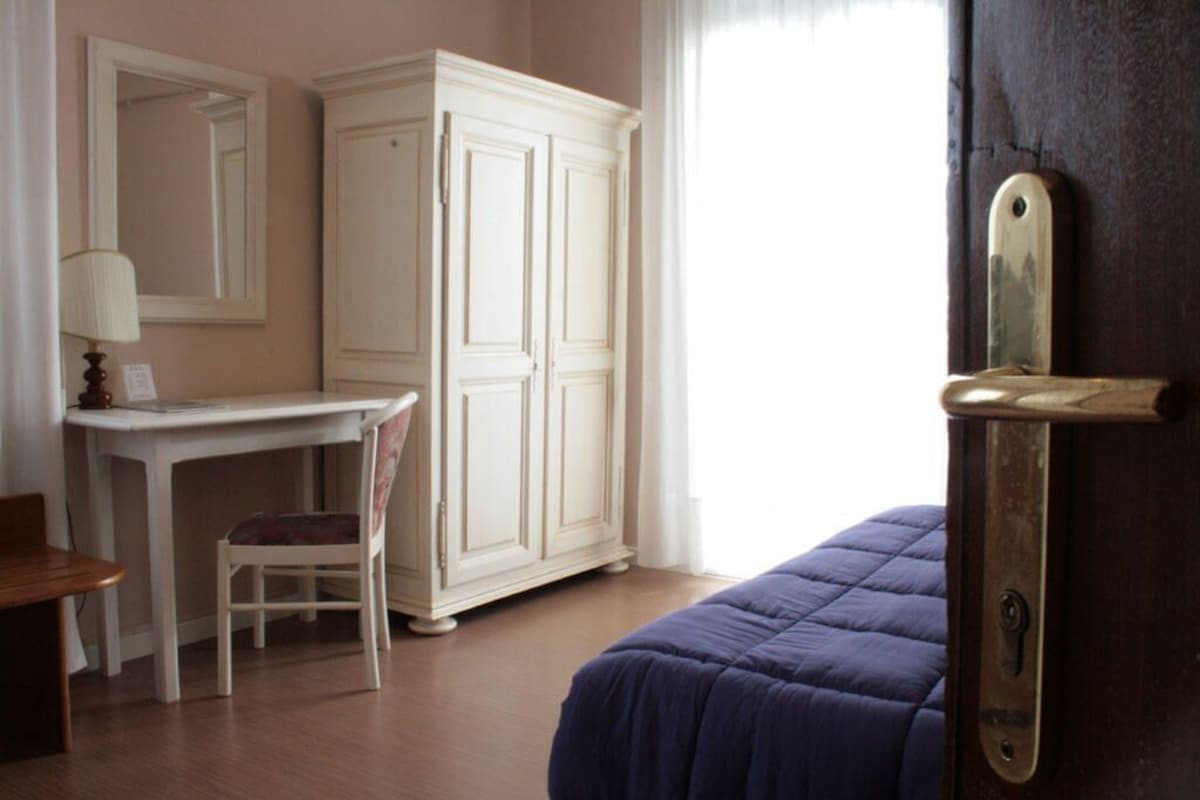 Desk, free WiFi, bed sheets