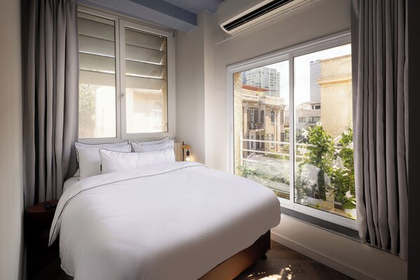 Suite | Minibar, iron/ironing board, cribs (free), WiFi (free) - Monochrome Rothschild - Smart Hotel by Loginn Tel Aviv (Tel Aviv)