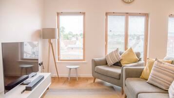 Flat-screen TV, fireplace