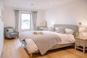 2 bedrooms, laptop workspace, iron/ironing board, free WiFi - 8 Deben Wharf, Woodbridge (Woodbridge)
