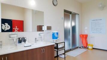 1 bedroom, desk, free WiFi, bed sheets