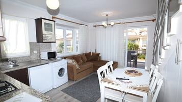 Kursi makan untuk bayi