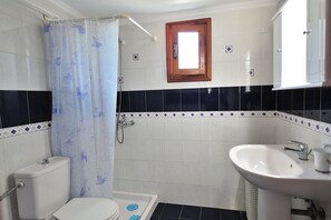 House, 2 Bedrooms | Bathroom