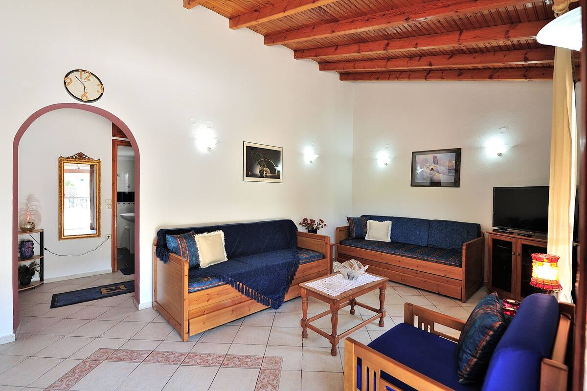 House, 2 Bedrooms | Living area | Flat-screen TV