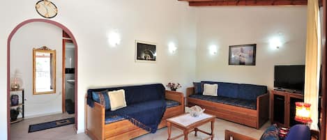 House, 2 Bedrooms | Living area | Flat-screen TV