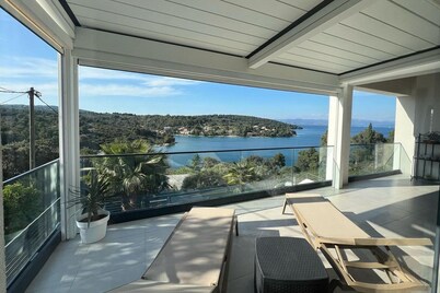 Villa Captain's house on Solta island with heated pool, jacuzzi, sea views