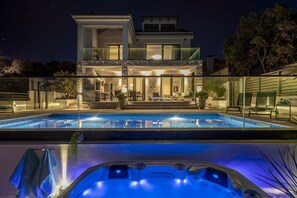 Beheizter Pool